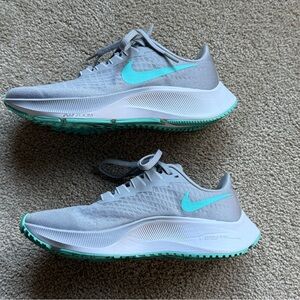 Women’s Nike Gray & Teal Air Zoom Running Shoes 6